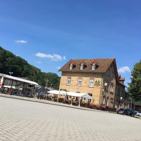 Bahnhof Lauterecken-Grumbach (© FVZV Pfälzer Bergland, Ludmilla Schwarz) Bahnhof Lauterecken-Grumbach (© FVZV Pfälzer Bergland, Ludmilla Schwarz)