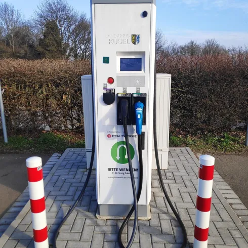 E-Ladesäule, Ansicht 1 E-Ladesäule, Ansicht 1